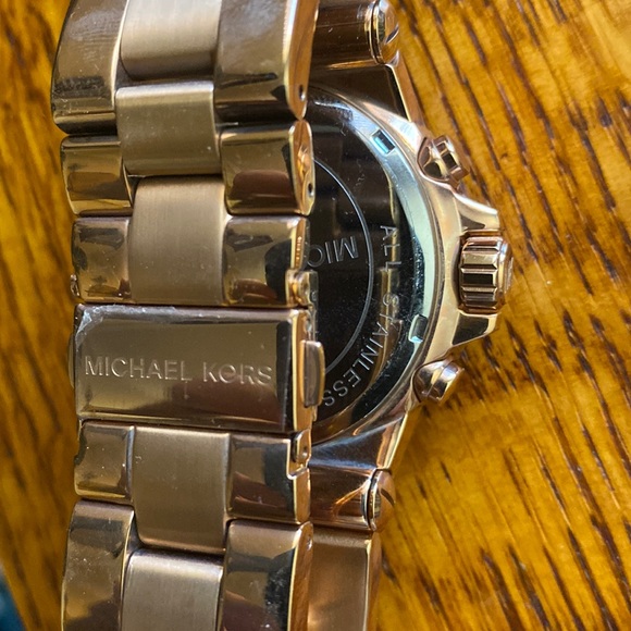 NWOT Michael Kors Dylan Rose Gold MK5412 Ladies Quartz Watch - Picture 4 of 9